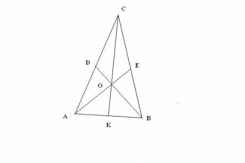 Вравнобедренном треугольнике авс медианы проведенные к боковым сторонам ае и бд взаимноперпендикуляр