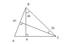 Востроугольном треугольнике abc высоты проведенные из вершин b и c образуют со строной bc углы в 33