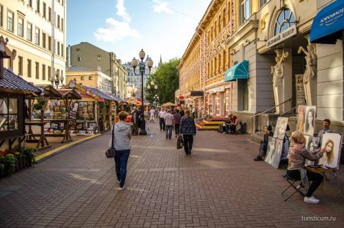 Напишите рассказ про улицу москвы на