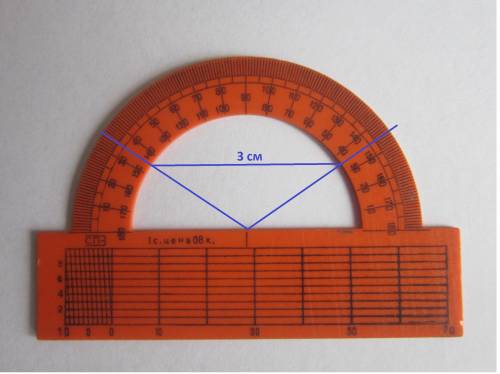 Построить с линейки и транспортира треугольник одна его сторона 3 см ,а углы прилежащие к ней по 35