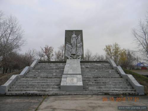 Остался ли памятник председателю колхоза в воронежской области, борисоглебский район, с. танцирей ни