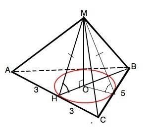 Восновании пирамиды-треугольник со сторонами 5 см,5см и 6см а все двугранные углы при основаниях рав