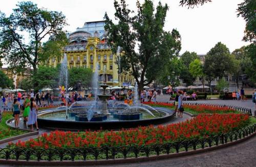 Написати твір-опис місцевості, тобто опис будь-якої пам'ятки історії або культури нашого міста одеси