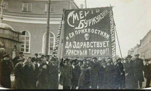 Кто и в результате каких событий были репрессированы в 1930-е годы.​