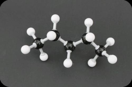 Создайте модель углеводородного пентана, состоящего из пяти атомов углерода и двенадцати атомов водо