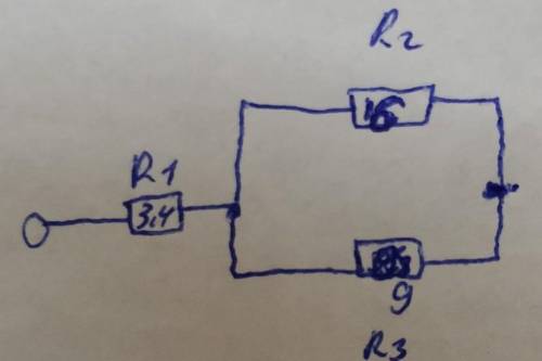 1.  Первый резистор с сопротивлением R1 = 3,4 Ом подключен последовательно к двум резисторам, соедин