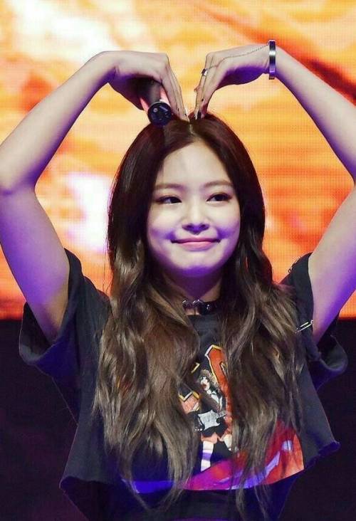 Blackpink jennie есть блинки?​