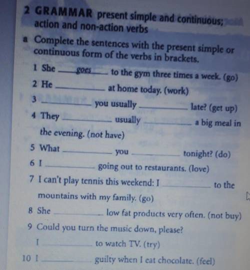 Complete the sentences with the present simpl or continuons form of the verbs in brackets​