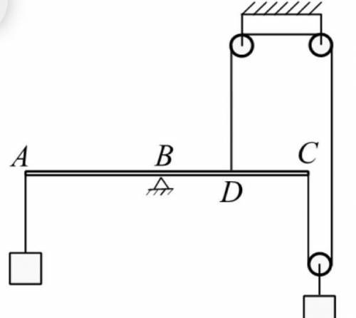 На рисунке изображена невесомая балка, опирающаяся на опору в точке В и система блоков с грузами. Пр