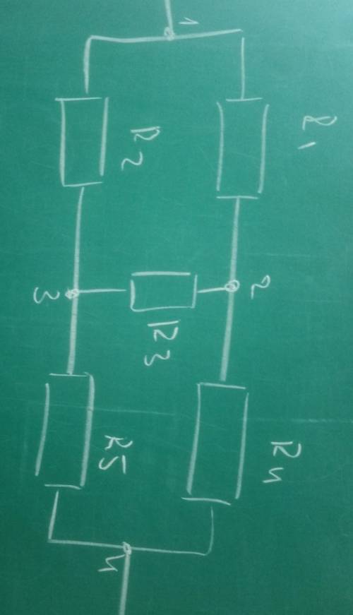 Как здесь найти общее сопротивление? ​