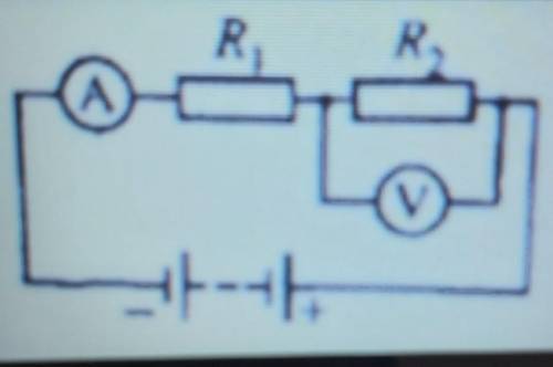 Два проводника соединены так как показано нарисунке. вольтметрпоказывает напряжение8В сопротивление