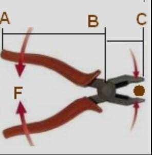 Плоскогубцы образуют два одинаковых соединённых рычага. Плечо рычага AB в 10 раз длиннее плеча BC. С