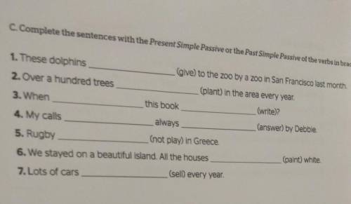 Complete the sentences with the Present Simple Passive or the Past Simple Passive of the verbs in br