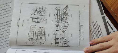 Соеденить половину фронтального разреза с половиной вида спереди.